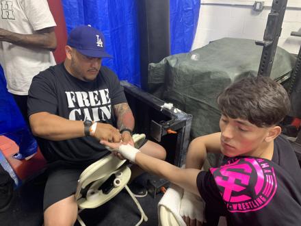 Fernando wrapping Sal
