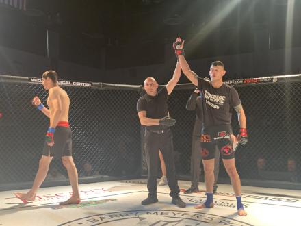 Josh Vogelsang wins via 1st round armbar