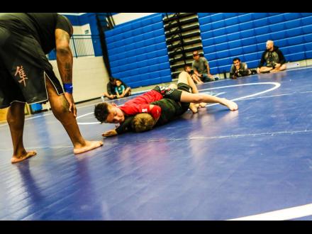 Cannon shoulder pressure