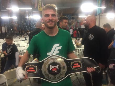 Geoff Mellor the new featherweight champion!