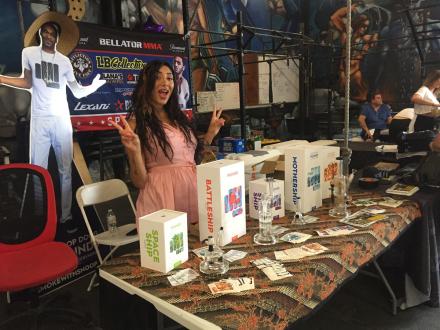 POUNDS Smoking Accessories booth