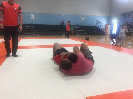 Tameem locking up the crucifix on his 1st opponent